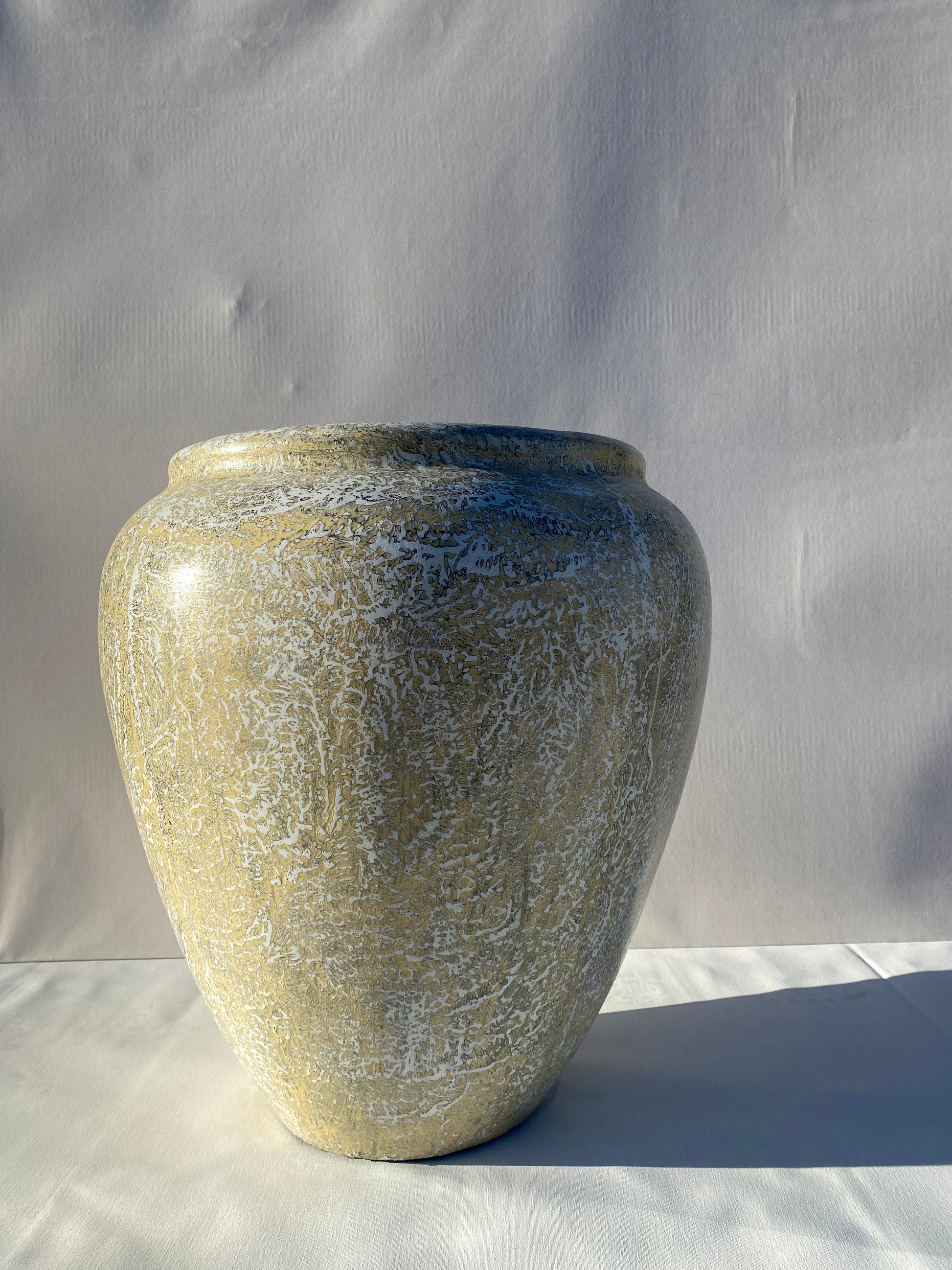 Eggshell Pot - 55cm x 65cm - Creme & Gold image 2